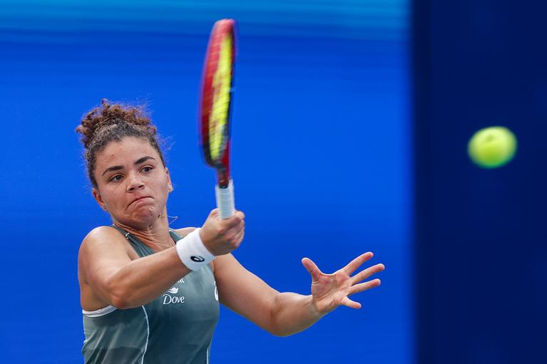 Jasmine Paolini colpisce di diritto (foto Getty Images)
