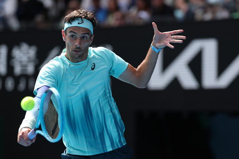 Il rovescio di Lorenzo Musetti (Getty Images)