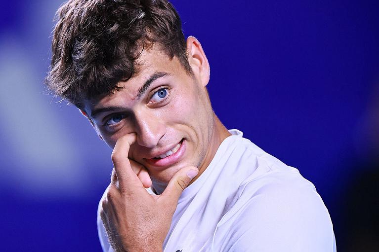 Una curiosa espressione di Flavio Cobolli (Getty Images)