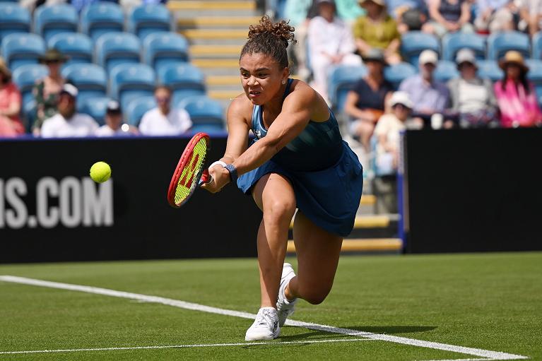 Un recupero di rovescio di Jasmine Paolini (foto Getty Images)