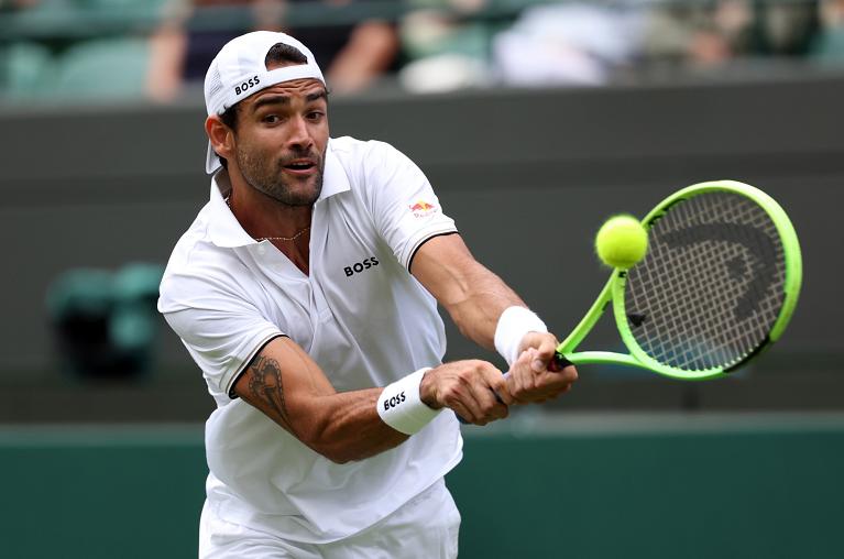 Berrettini in allungo col rovescio (Getty Images)