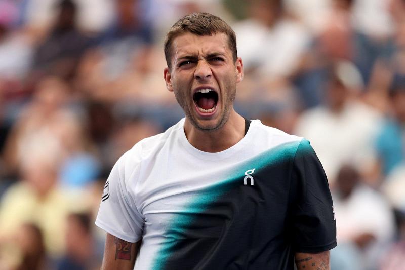 US Open: Cobolli rimonta Comesana e vince al quinto set!