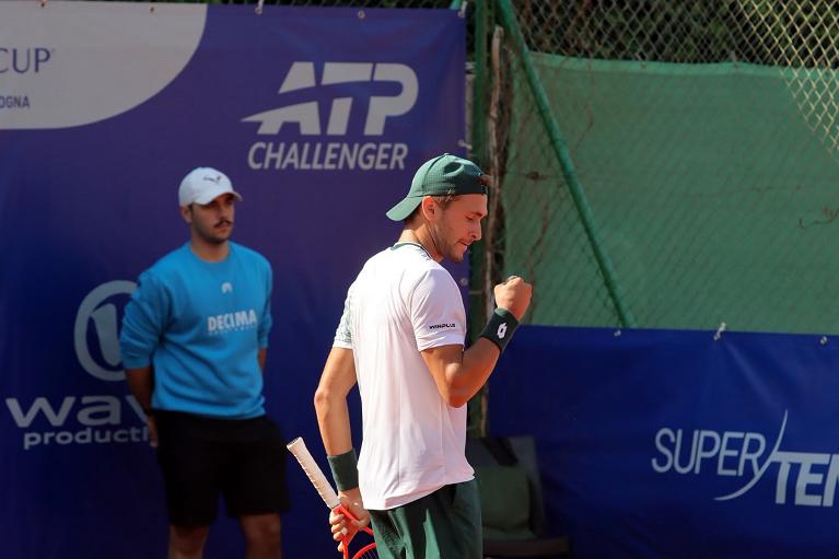 Gianluca Cadenasso esulta (foto Ufficio stampa Bari Challenger)