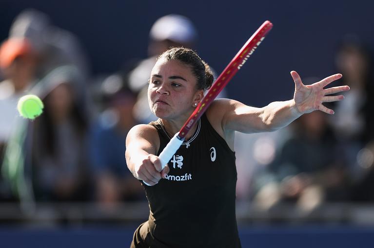 La volée di rovescio di Jasmine Paolini (foto Getty Images)