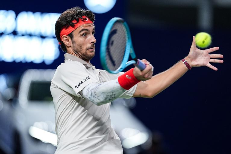 Lorenzo Musetti colpisce di diritto (Getty Images)